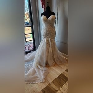 MJ604 Madison James by Allure wedding dress size 18